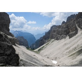 Il panorama dalla forcella del Leone verso la Valle Monfalcon di Cimoliana